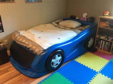 BLUE CAR BED - Little Tikes