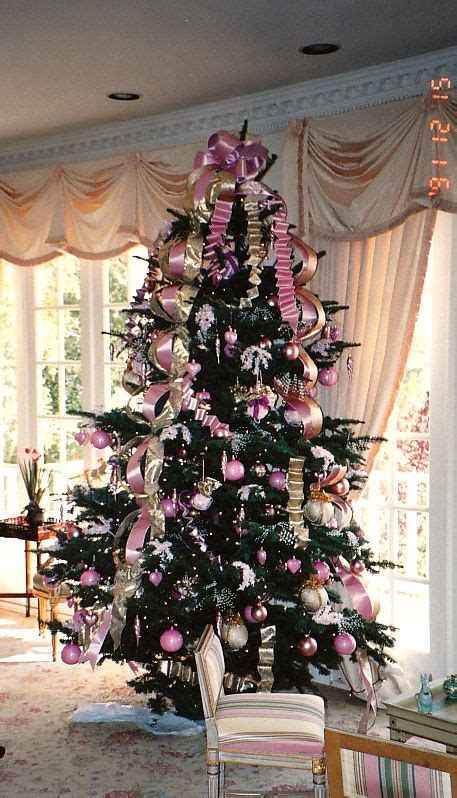 20+ Pink Christmas Tree Ornaments - HOMYHOMEE