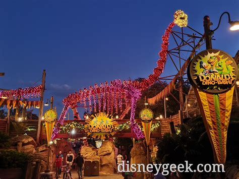 Dinoland USA Christmas Lights - The Geek's Blog @ disneygeek.com