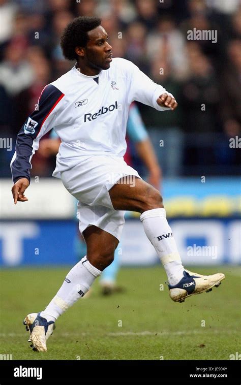 JAY JAY OKOCHA BOLTON WANDERERS FC REEBOK STADIUM BOLTON ENGLAND 18 February 2006 Stock Photo ...