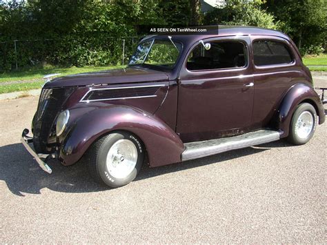 1937 Ford Sedan