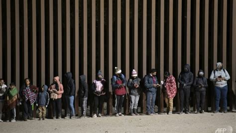 US Supreme Court keeps controversial border policy in place | Flipboard