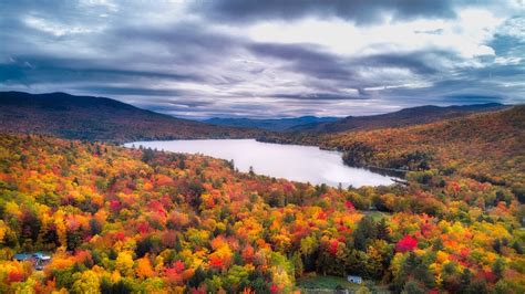 New Hampshire Fall Foliage NH White Mountains Lake in Fall Colors ...