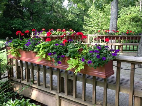 35+ Deck rail herb garden inspirations | This is Edit