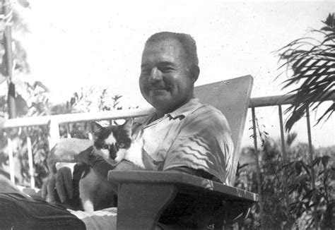 26 Interesting Vintage Photos of Ernest Hemingway With His Beloved Cats | Vintage News Daily