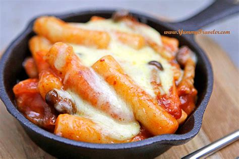 The Yummy Traveler: Recipe : Baked Cheese Tteokbokki ( Korean Spicy Rice Cake with Cheese )