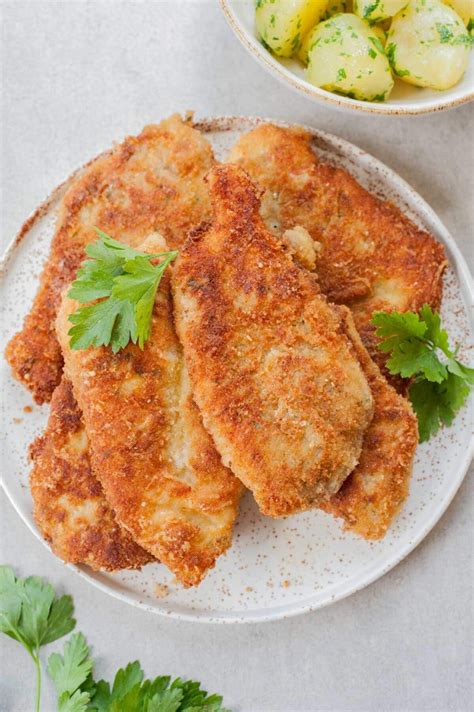 Crispy breaded chicken cutlets - Everyday Delicious