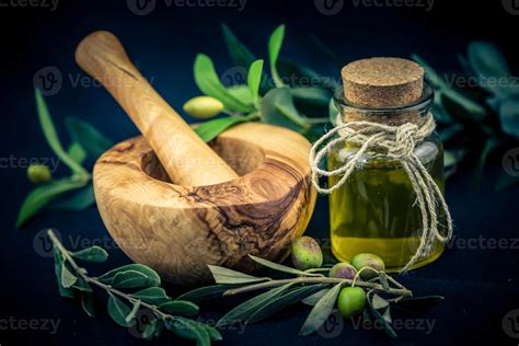 cold pressed extra virgin olive oil 14901914 Stock Photo at Vecteezy