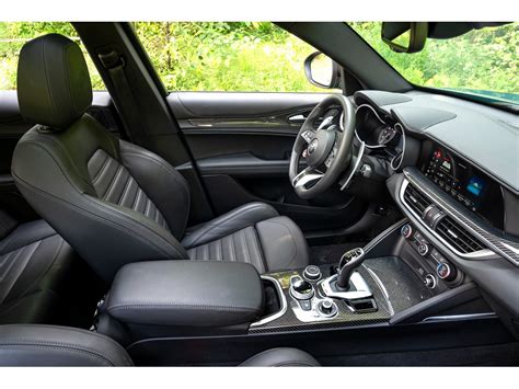 2025 Alfa Romeo Stelvio: 185 Interior Photos | U.S. News