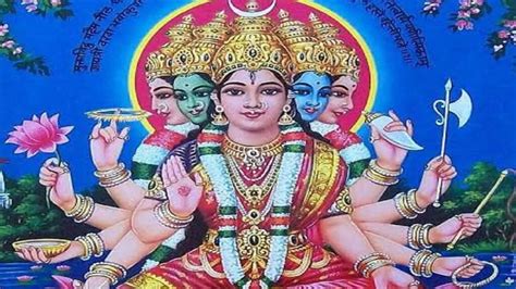 Gayatri mantra : గాయత్రీ మంత్రం జపించడం వల్ల కలిగే లాభాలేంటో తెలుసా ...