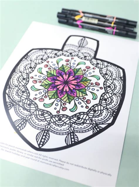 Dreidel Coloring Page (Free Printable) - Jewish Moms & Crafters