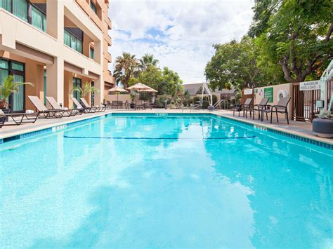 Hotels in Palmdale, CA | Holiday Inn Palmdale-Lancaster