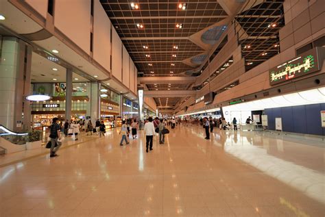 Haneda Airport Terminal 1 South Wing II | View from the thir… | Flickr