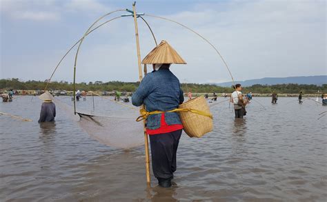 A Community Fishing Day in Laos - FISHBIO | Fisheries Consultants