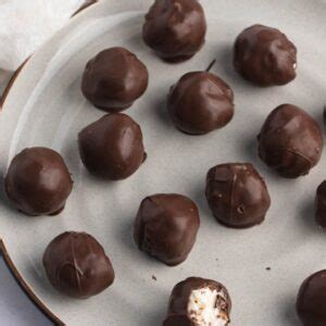 Kentucky Bourbon Balls (Best Recipe) - Insanely Good