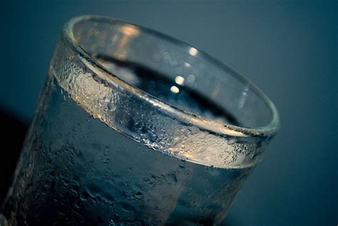 Beber un vaso de agua fría quema más de 60 calorías - ¡No sabes nada!