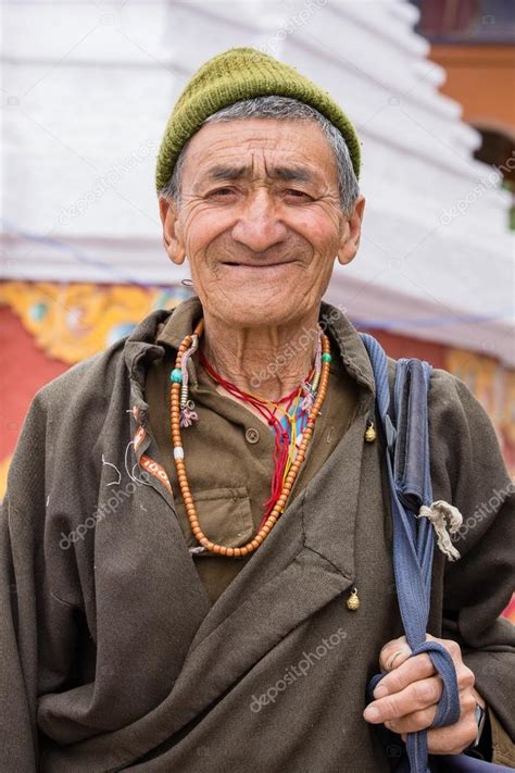 Portrait tibetan old man on the street in Leh, Ladakh. India – Stock ...