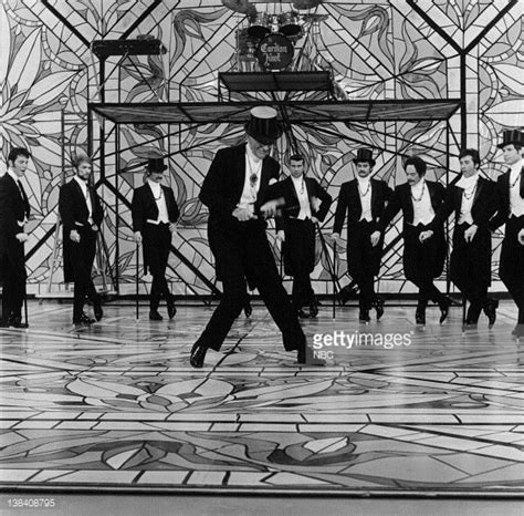 Fred Astaire | Film dance, Fred astaire, Singing in the rain