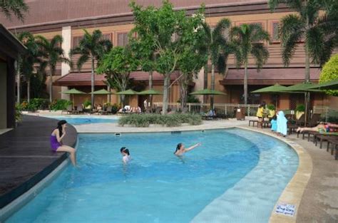 Swimming pool - Picture of Sheraton Grand Macao Hotel, Cotai Central, Macau - TripAdvisor