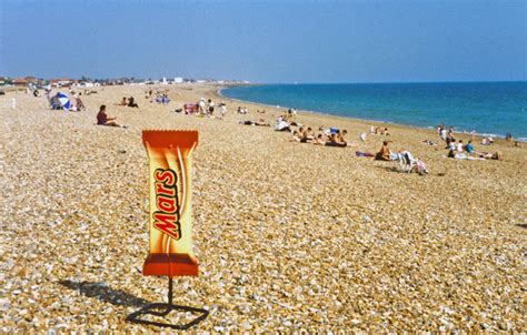 Hot day at Hayling Island beach, 1995 © Ben Brooksbank cc-by-sa/2.0 :: Geograph Britain and Ireland