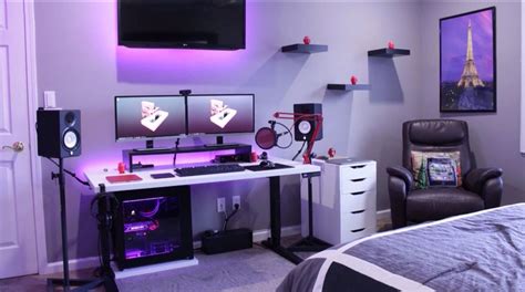 Gamer Room Diy, Gamer Bedroom, Pc Gamer, Double Monitor Setup, Small ...