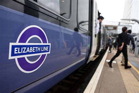 Date announced for the introduction of full peak Elizabeth line timetable | RailBusinessDaily