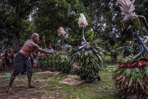 In Papua New Guinea, a Tribe Still Uses Shells as Money | Hiswai