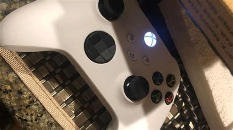 A White Xbox Series X Controller Has Appeared Online