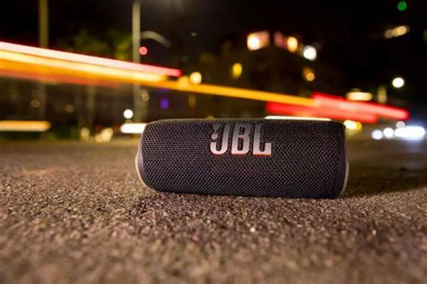 JBL Flip 6 Speaker Bluetooth Speaker Review - Latest in Tech