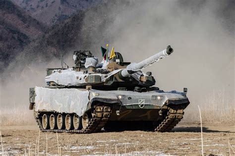 South Korean K2 Black Panther main battle tank sporting an ad-hoc winter "camouflage" : r/TankPorn