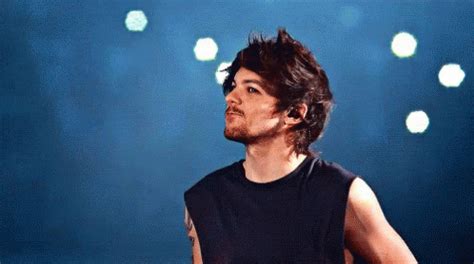 Louis Tomlinson GIF - Louis Tomlinson Live - Discover & Share GIFs