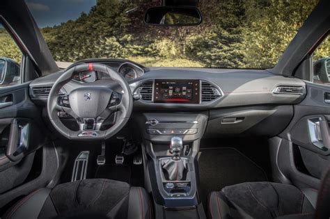 Peugeot 308 GTI: fotos internas, externas e especificações
