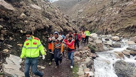 3 labourers die of cold while trekking through Pir Panjal range to reach home | National News ...