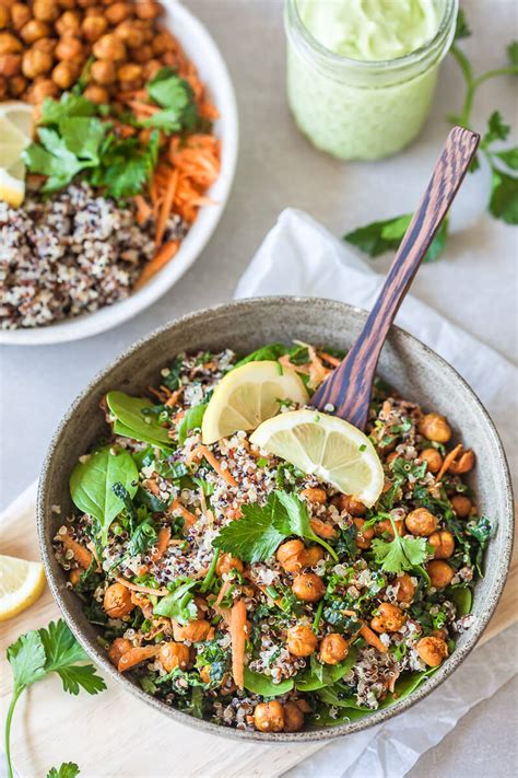 Chickpeas Kale Quinoa Buddha Bowl {Vegan} - Vibrant plate