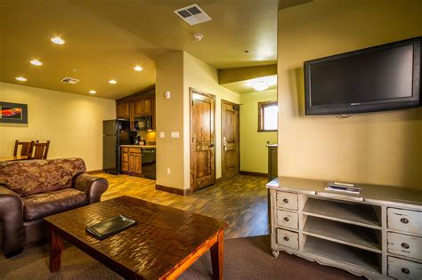 Luxury Suites | Springdale Suties | Cable Mountain Lodge