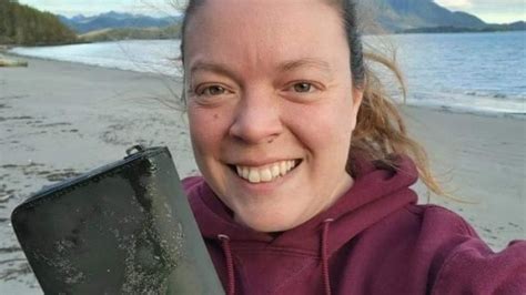 Woman finds wallet on B.C. beach 8 months after losing it at sea | CBC News