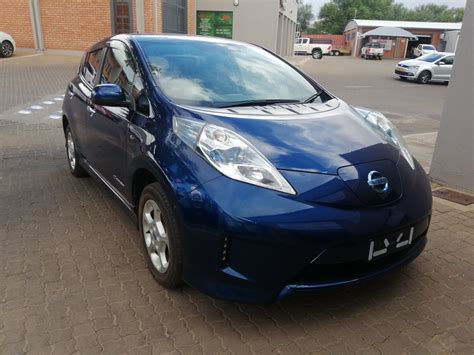 Navy blue Nissan Leaf, 74.800 km, 2014