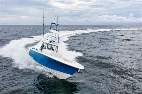 SeaVee 450Z Center Console Fishing Boat Review - YachtWorld