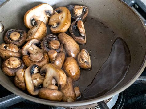 Easy Sauteed Mushrooms with Garlic Butter - Drive Me Hungry