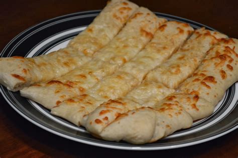 One Day At A Time - From My Kitchen To Yours: Cheesy Garlic Pizza Breadsticks