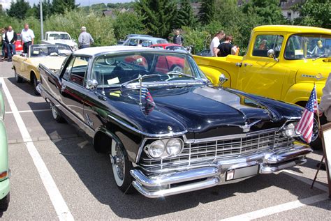 File:Chrysler Imperial Crown BW 1.JPG - Wikimedia Commons