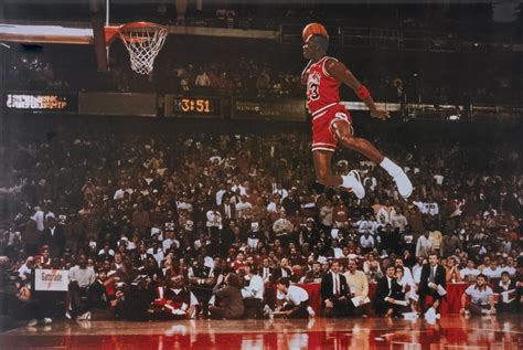 Michael Jordan's iconic free throw line dunk (1988) [2128 × 1500 ...