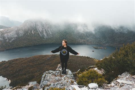 Hiking the Cradle Mountain Summit in Tasmania — Gentri Lee Blog