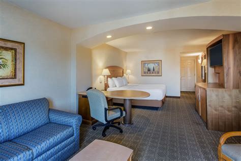 La Quinta Inn & Suites by Wyndham Islip - MacArthur Airport | Bohemia ...