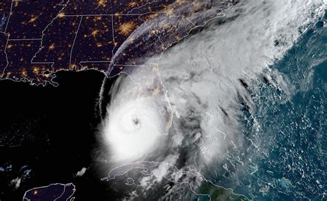 'Apocalyptic' Hurricane Ian seen approaching Florida