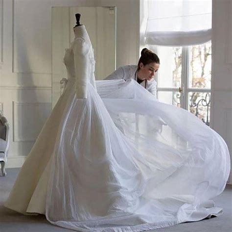 Christian Dior reveals how Song Hye-kyo's wedding dress was created ...