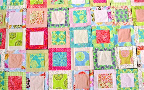 How to Make a Simple Square in a Square Quilt Block - Suzy Quilts