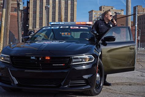 How to Spot an Unmarked Cop Car - The News Wheel