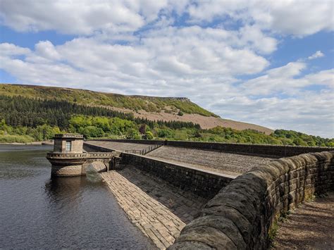 Ladybower reservoir , Peak District : r/britpics