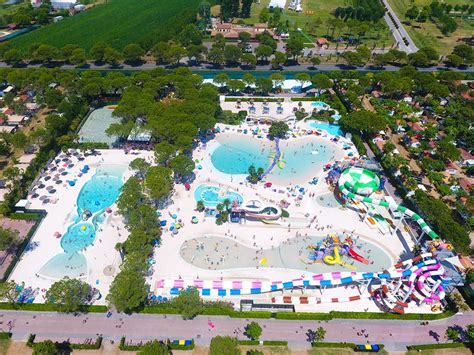 Welcome to the first 5 star camping in Italy - UnionLido | Water park, Park resorts, Spray park